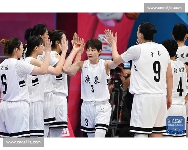 定海神针！杨力维用三分绝杀 + 更衣室暖心时刻 率中国女篮重塑冠军魂