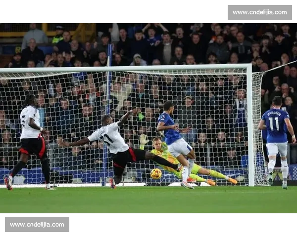 法媒：雷恩巴黎 FC 争夺盖耶，埃弗顿续约陷入僵局