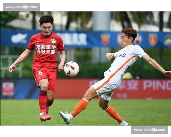 黄紫昌带伤出战创纪录！额眉缝八针仍头球破门